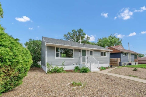 Photo of 1005 Bullivant Crescent SW, Medicine Hat, AB T1A 5G7 (MLS # A2355751)