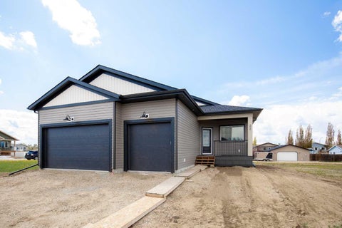Photo of 32 Sunrise Crescent N, Three Hills, AB T0M 2A0 (MLS # A2347949)