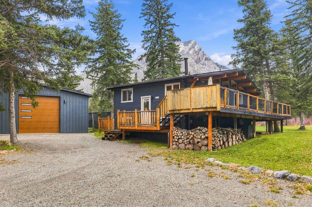 Photo of 14 Des Arcs Crescent, Lac Des Arcs, AB T1W 2W3 (MLS # A2354167)