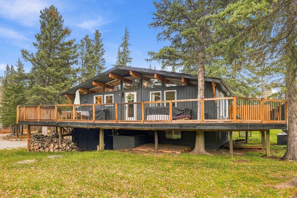 Photo of 14 Des Arcs Crescent, Lac Des Arcs, AB T1W 2W3 (MLS # A2354167)