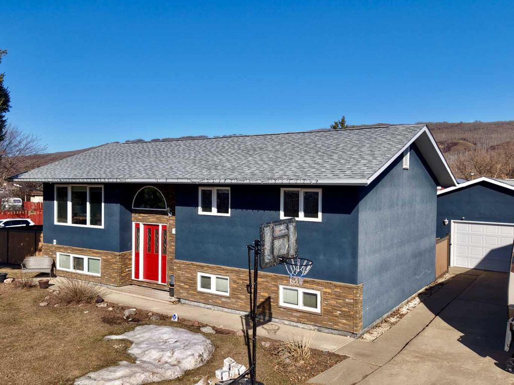 Photo of 7901 94 Street, Peace River, AB T8S 1E6 (MLS # A2305769)