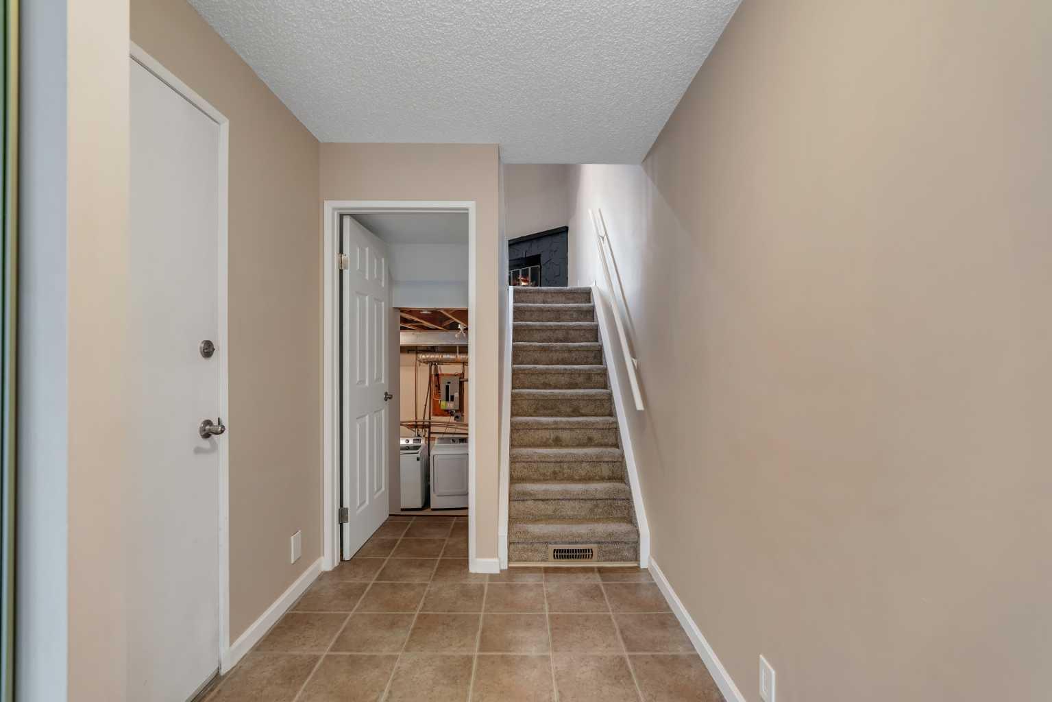 22 Coachway Green SW