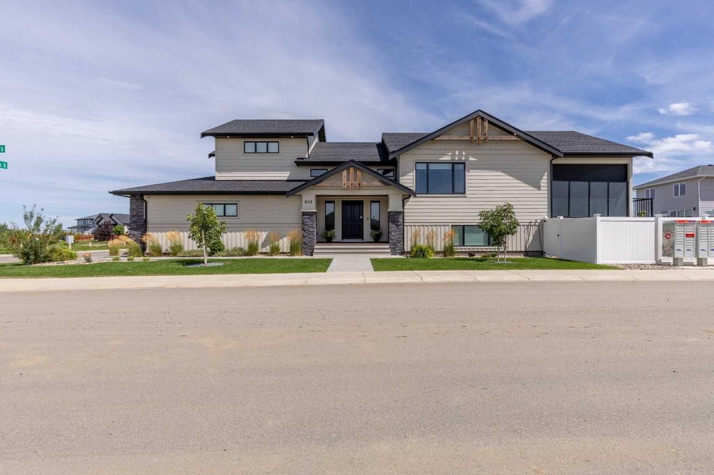 Photo of 648 Sixmile Crescent S, Lethbridge, AB T1K 8G4 (MLS # A2299993)
