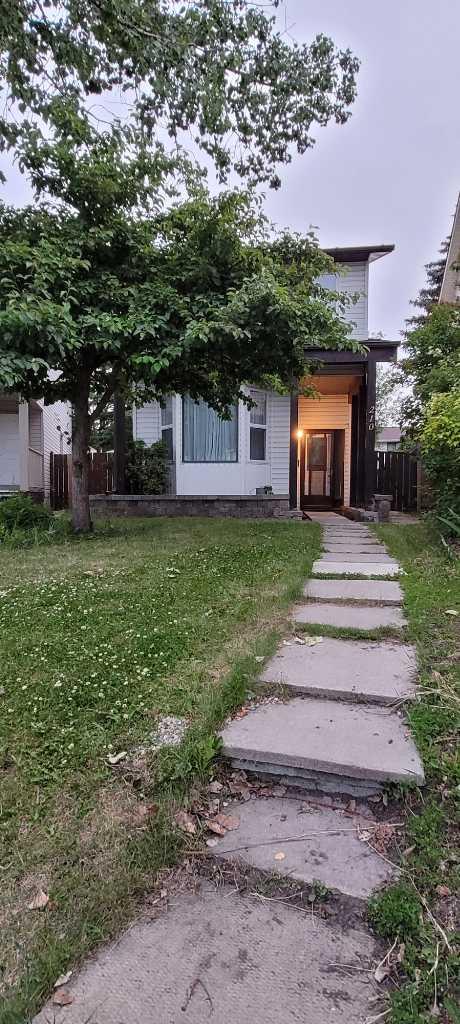 210 Woodmont Court SW