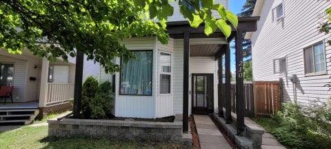 210 Woodmont Court SW Calgary AB T2W 4X1