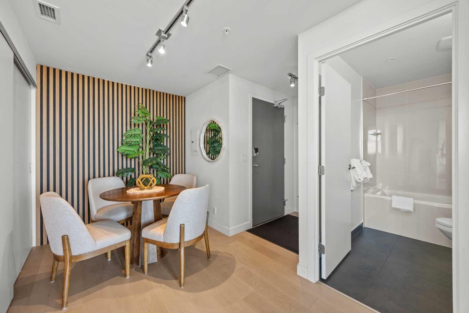 1010 6 Street SW 2702