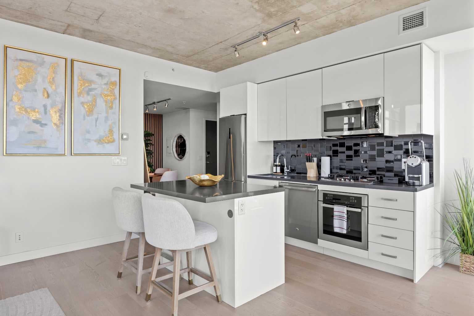 1010 6 Street SW 2702