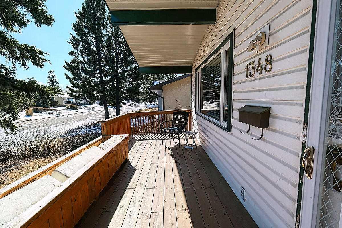 1348 Lake Michigan Crescent SE