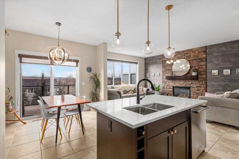 40 Heritage Hill Cochrane AB T4C 0L4