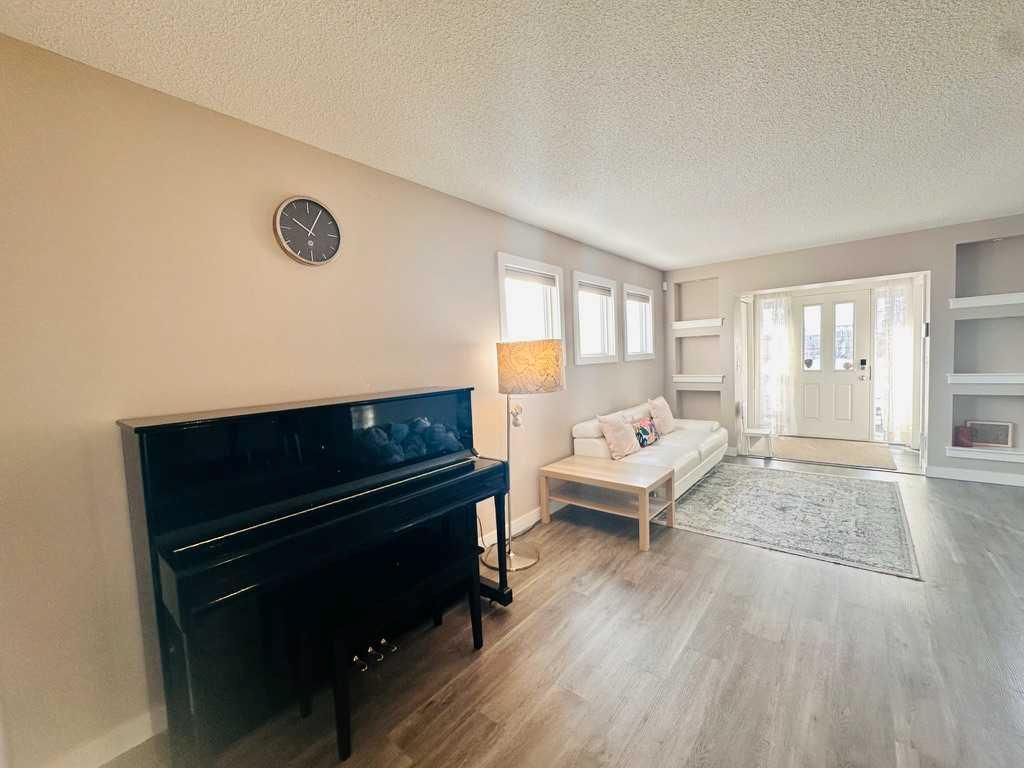 225 panatella Square NW