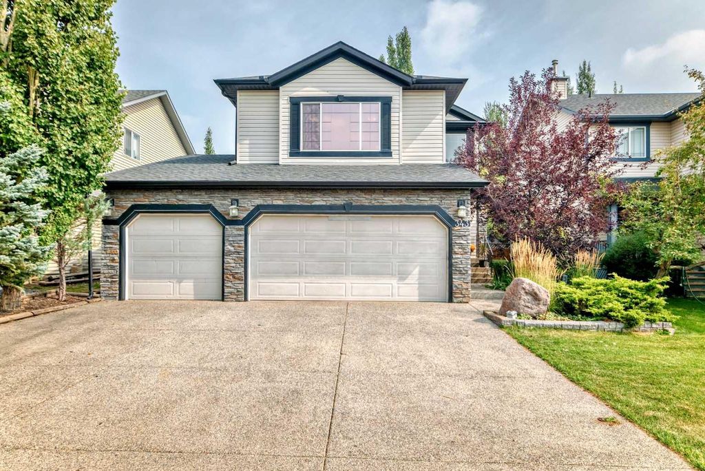 Photo of 343 OAKMERE Way, Chestermere, AB T1X 1N3 (MLS # A2252939)