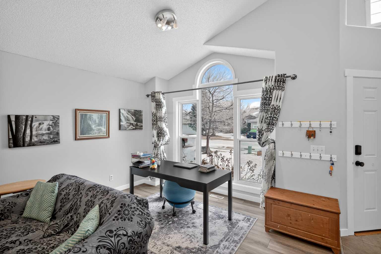 38 Canoe Circle SW