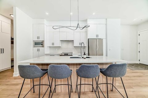 Photo of 3512 15 Street SW #3, Calgary, AB T2T 4A3 (MLS # A2288125)