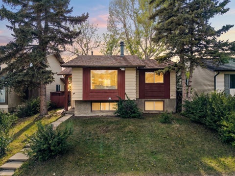 Photo of 84 Falconridge Place NE, Calgary, AB T3J 1A6 (MLS # A2332340)