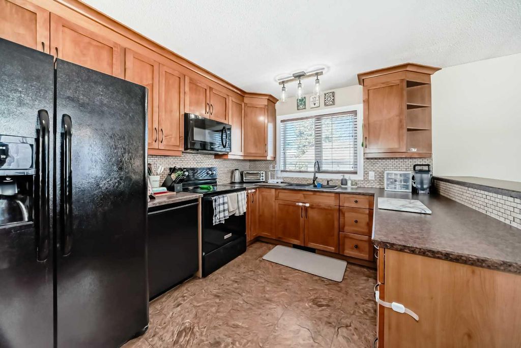 Photo of 5202 44 Street, Olds, AB T4H 1A6 (MLS # A2294616)