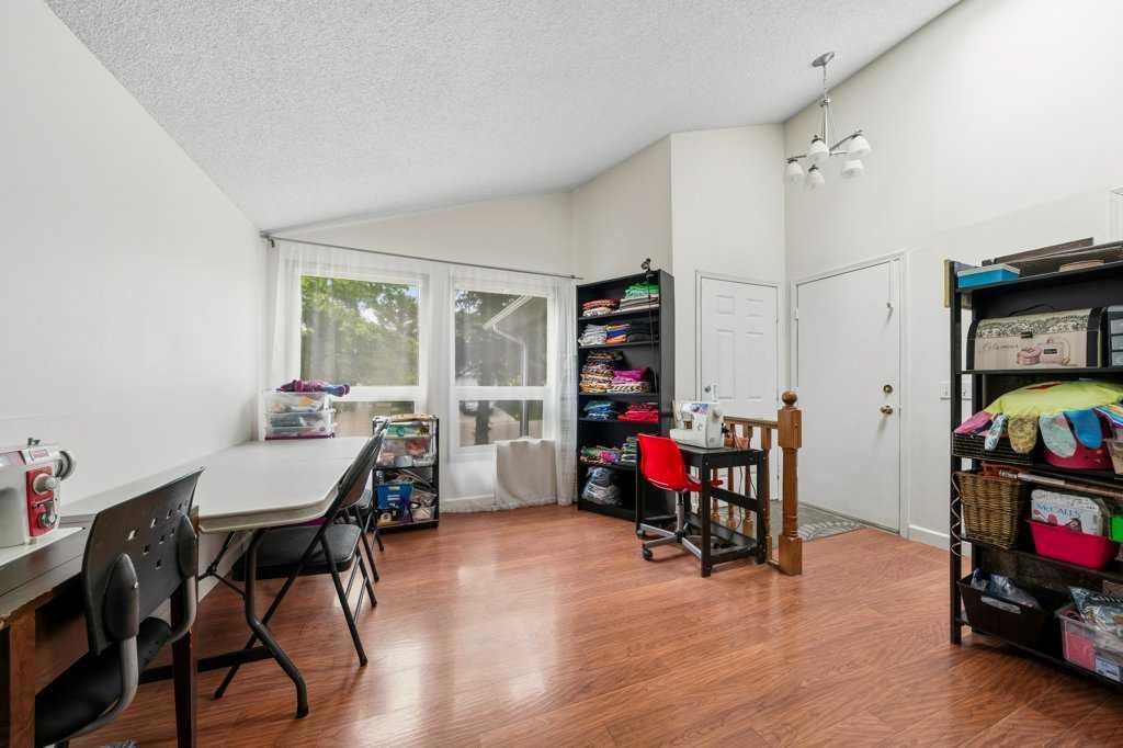 112 Cedargrove Way SW