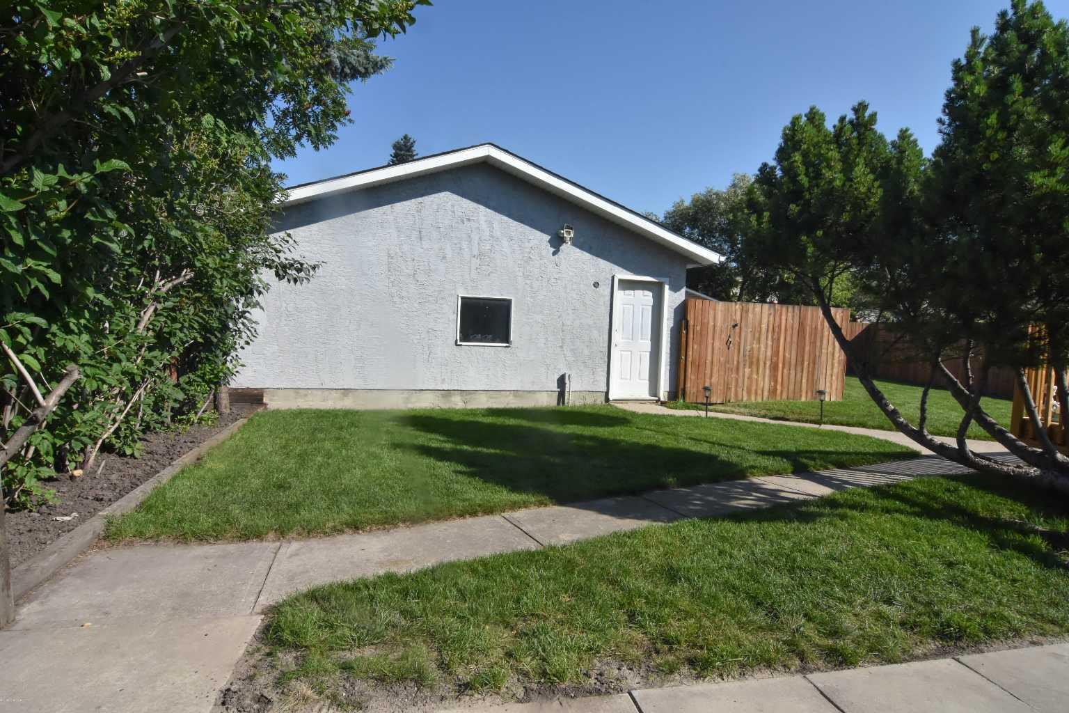 904 Abbotsford Drive NE