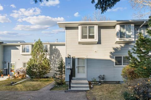 4810 40 Avenue SW 15 Calgary AB T3E 1E5