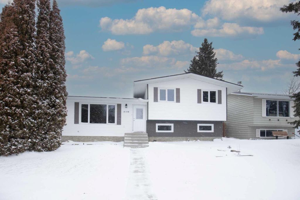 Photo of 4108 53 Avenue, Innisfail, AB T4G 1G2 (MLS # A2287748)
