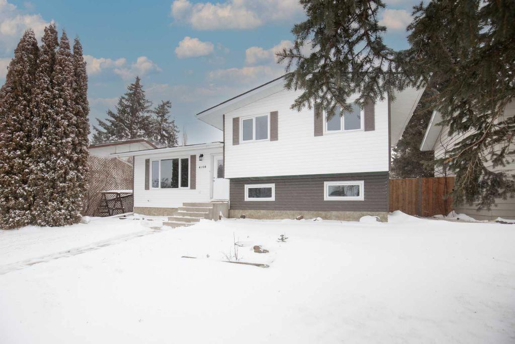 Photo of 4108 53 Avenue, Innisfail, AB T4G 1G2 (MLS # A2287748)