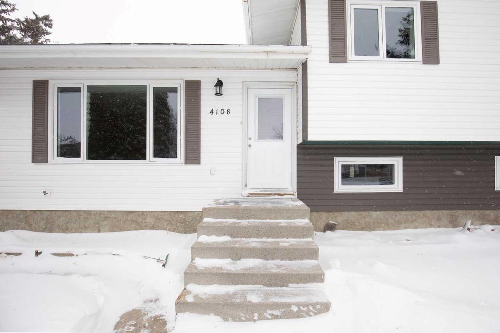 Photo of 4108 53 Avenue, Innisfail, AB T4G 1G2 (MLS # A2287748)