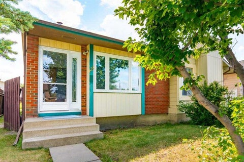 Photo of 123 Whitworth Way NE, Calgary, AB T1Y 6B1 (MLS # A2349993)