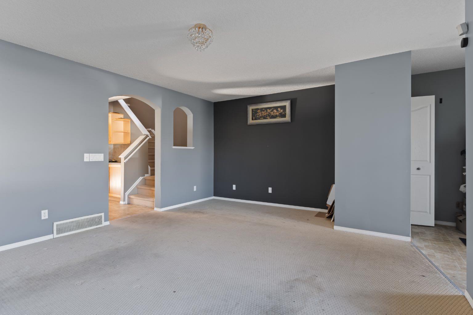 23 Saddlecrest Way NE