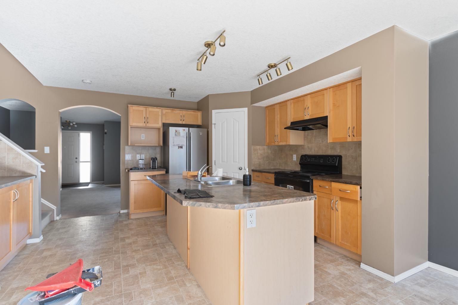 23 Saddlecrest Way NE