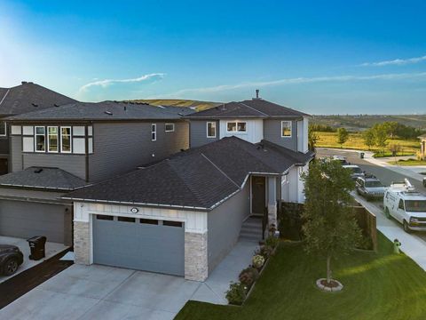 60 Walcrest Hill SE Calgary AB T2X 4V9