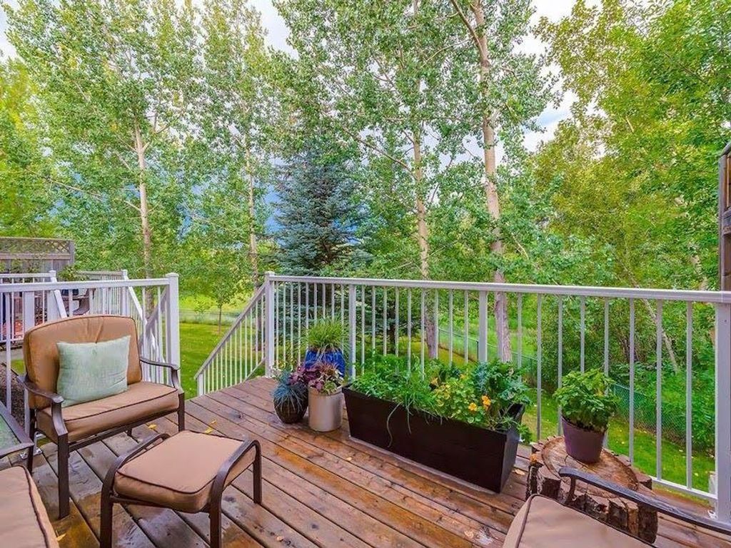 Photo of 105 Inglewood Grove SE, Calgary, AB T2G 5R4 (MLS # A2282404)