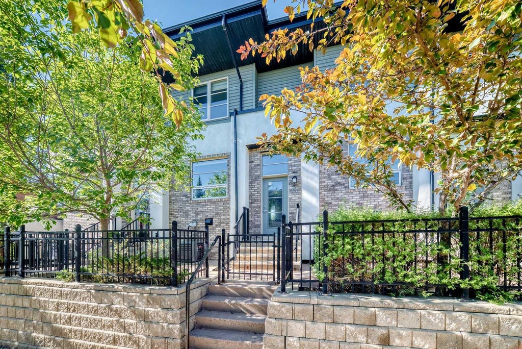 Photo of 57 Aspen Hills Common SW, Calgary, AB T3H 0R7 (MLS # A2329544)
