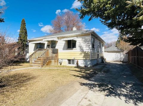 428 32 Avenue NW Calgary AB T2M 2P9