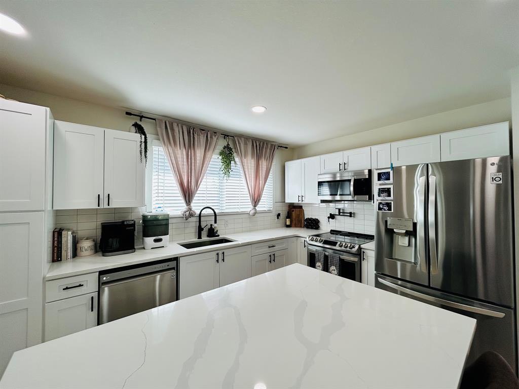 1146 Lakeway Boulevard S