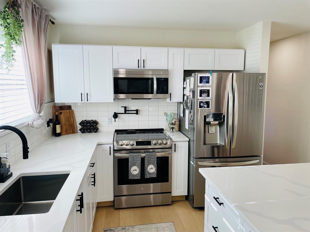 1146 Lakeway Boulevard S