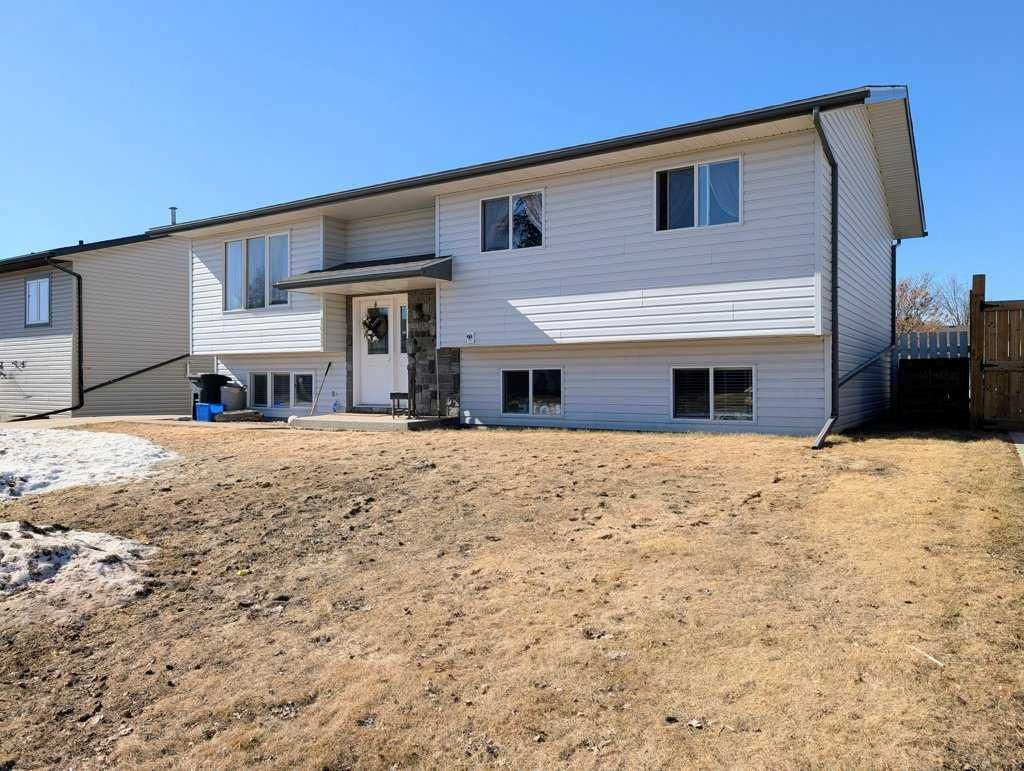 Photo of 1013 10 Avenue SE, Slave Lake, AB T0G 2A3 (MLS # A2308742)