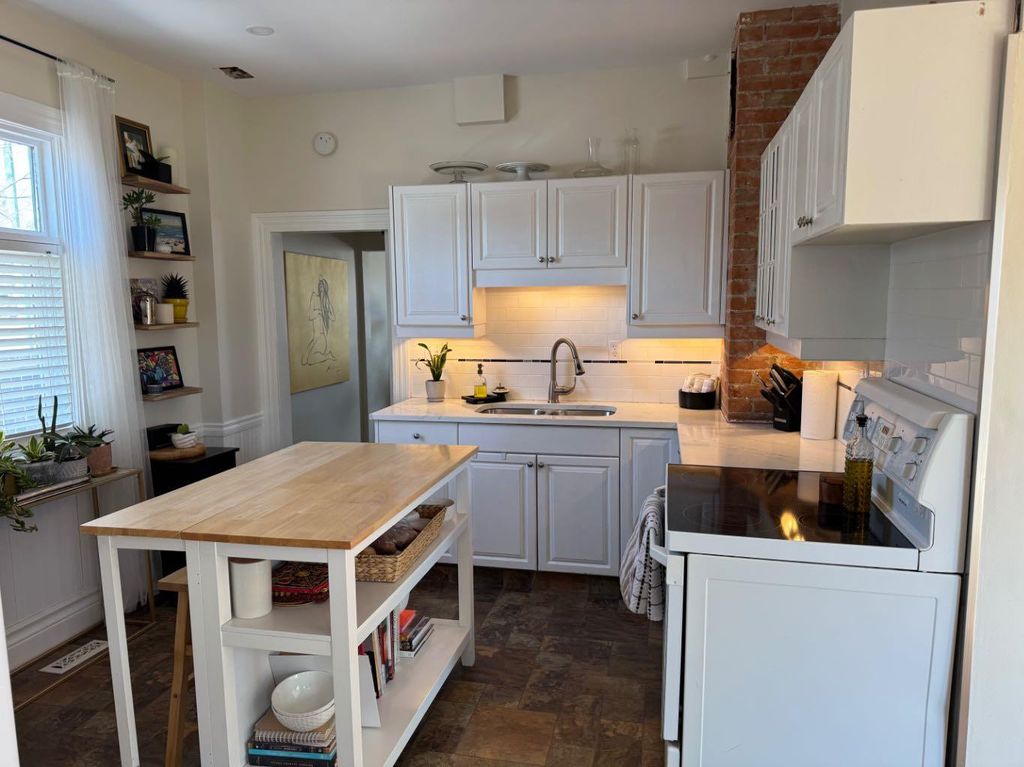 Photo of 1204 7 Street S, Lethbridge, AB T1J 1K7 (MLS # A2289944)