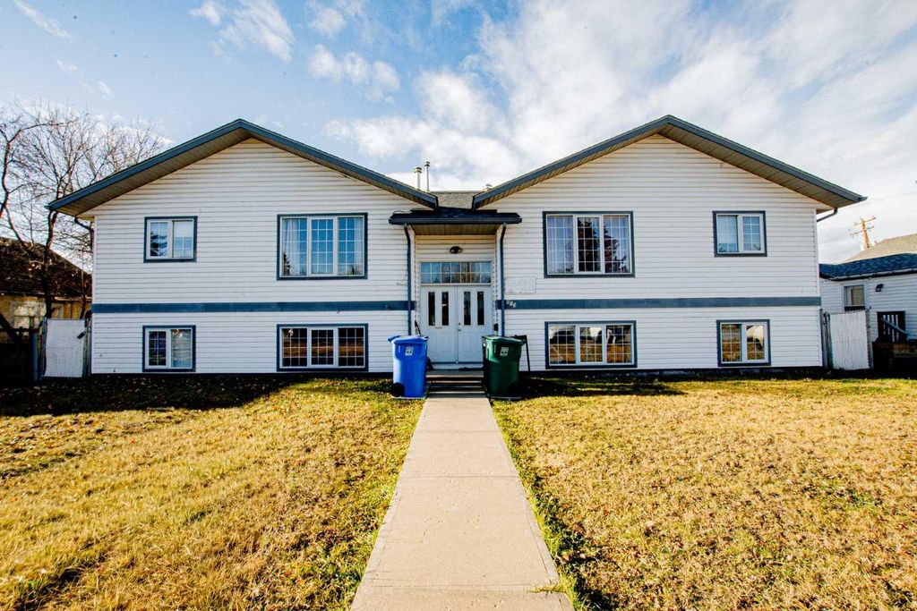 Photo of 913 4 Avenue #3, Beaverlodge, AB T0H 0C0 (MLS # A2266770)