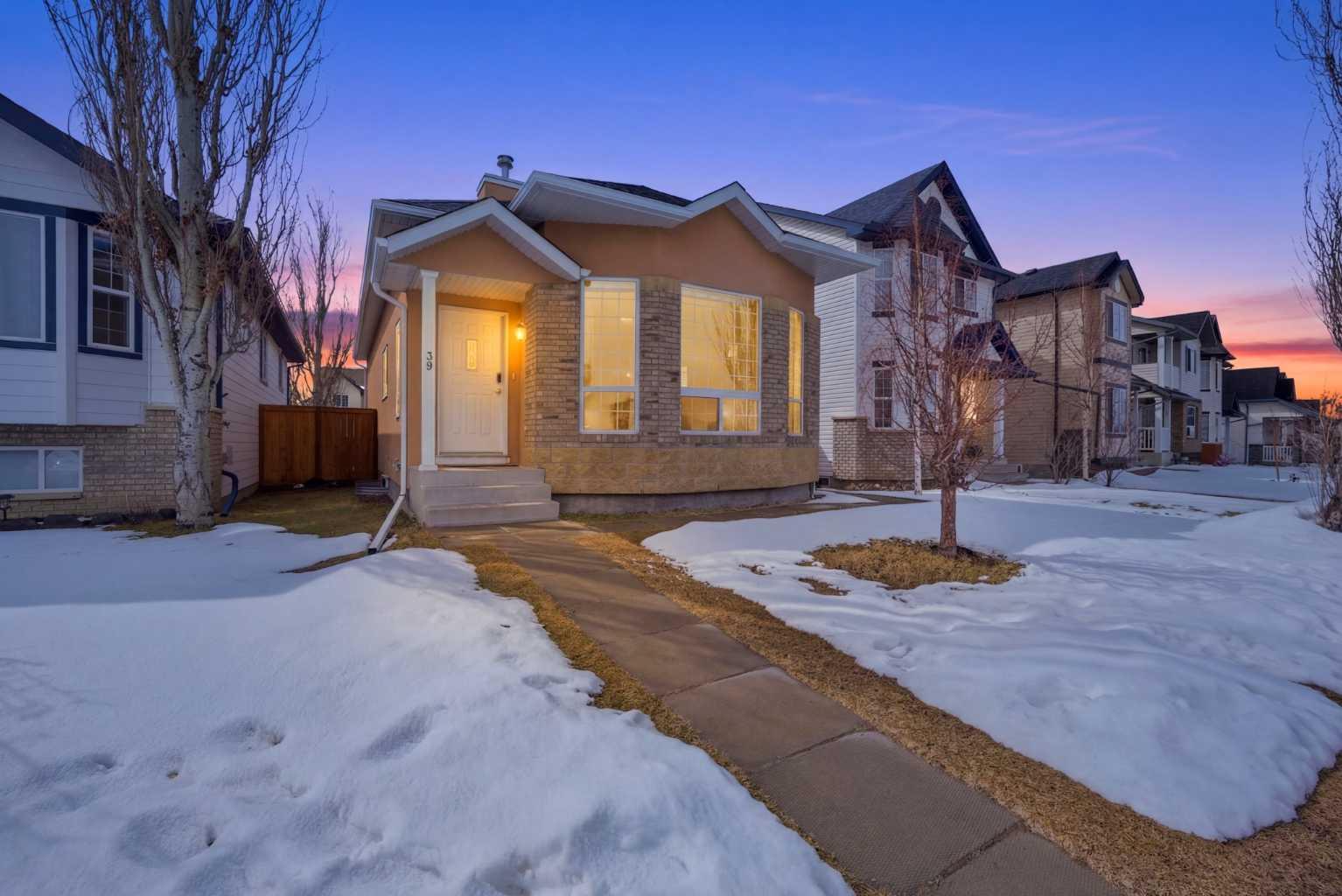 39 Saddlemont Close NE