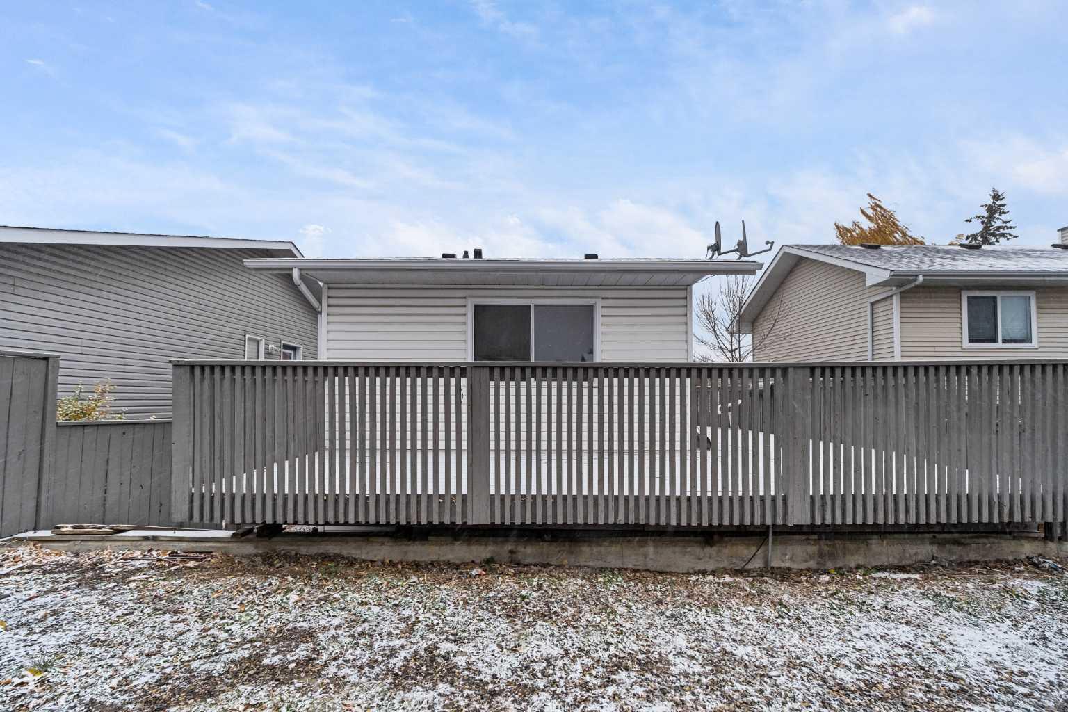 211 Sandstone Drive NW