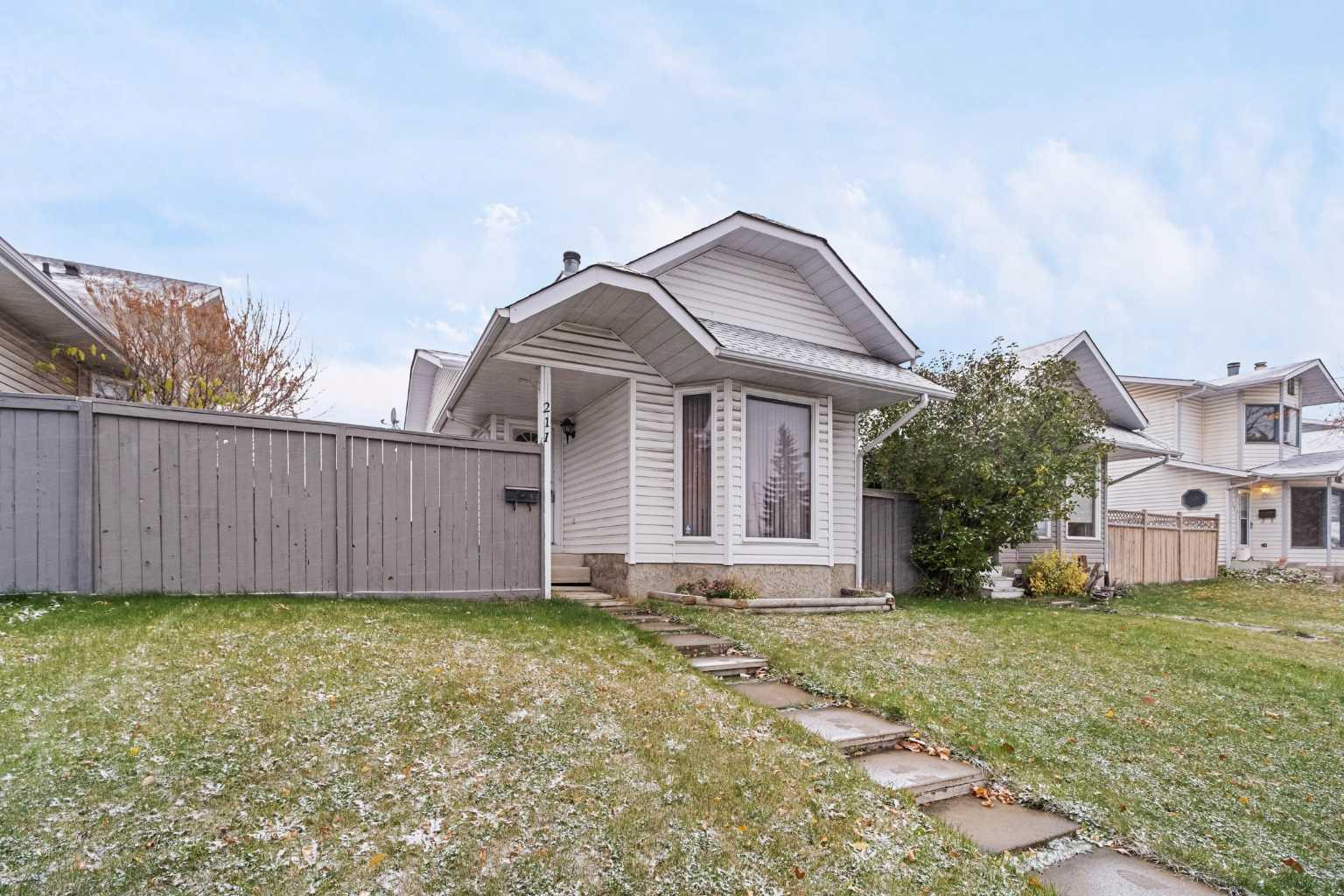 211 Sandstone Drive NW
