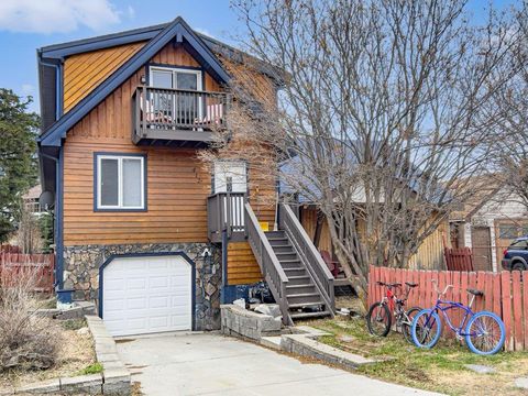 412 Cougar Street Banff AB T1L 1A1