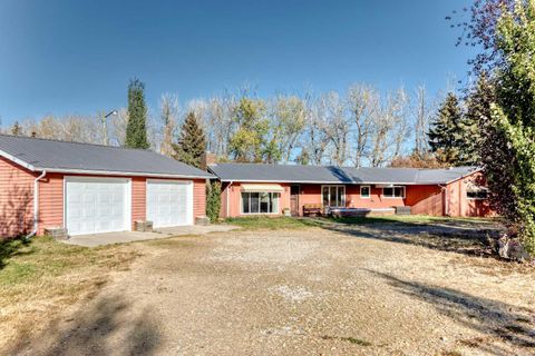32276 Highway 2 A Rural Mountain View County AB T4H 4M3