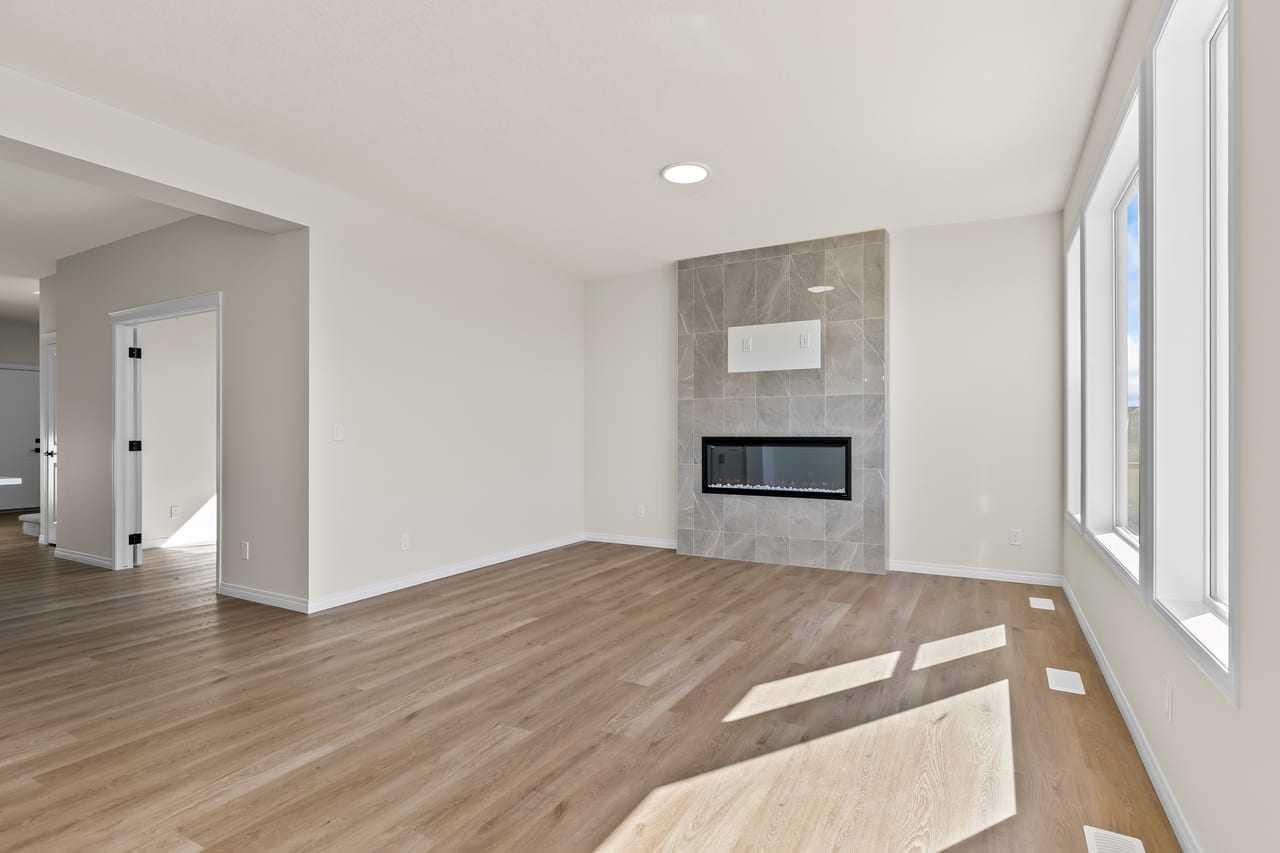 127 Corner Glen Grove NE
