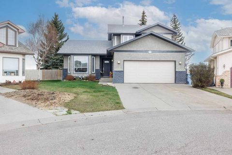Photo of 228 Wood Valley Bay SW, Calgary, AB T2W 5Y4 (MLS # A2309086)