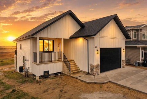 Photo of 37 Maclean Close, Blackfalds, AB T4M 0H4 (MLS # A2343248)
