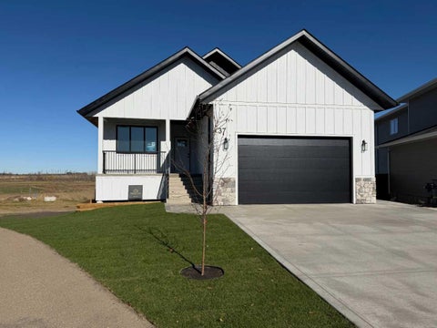 Photo of 37 Maclean Close, Blackfalds, AB T4M 0H4 (MLS # A2343248)