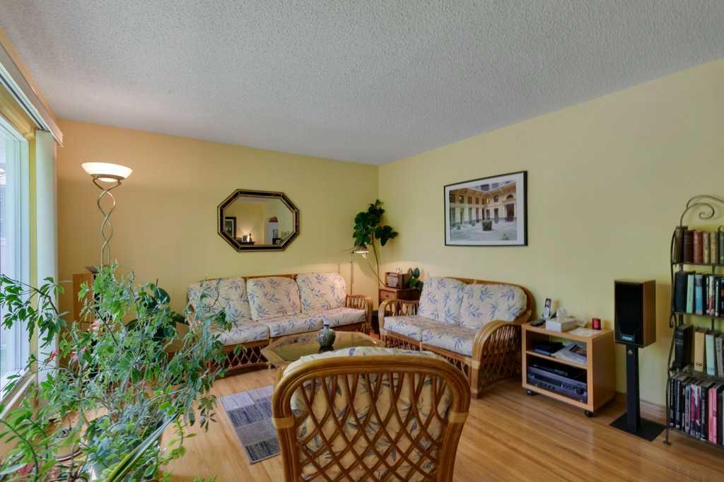 2623 Glencastle Street SW