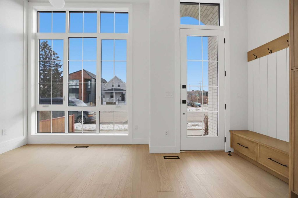 Photo of 806 23 Avenue SE, Calgary, AB T2G 1N8 (MLS # A2292359)