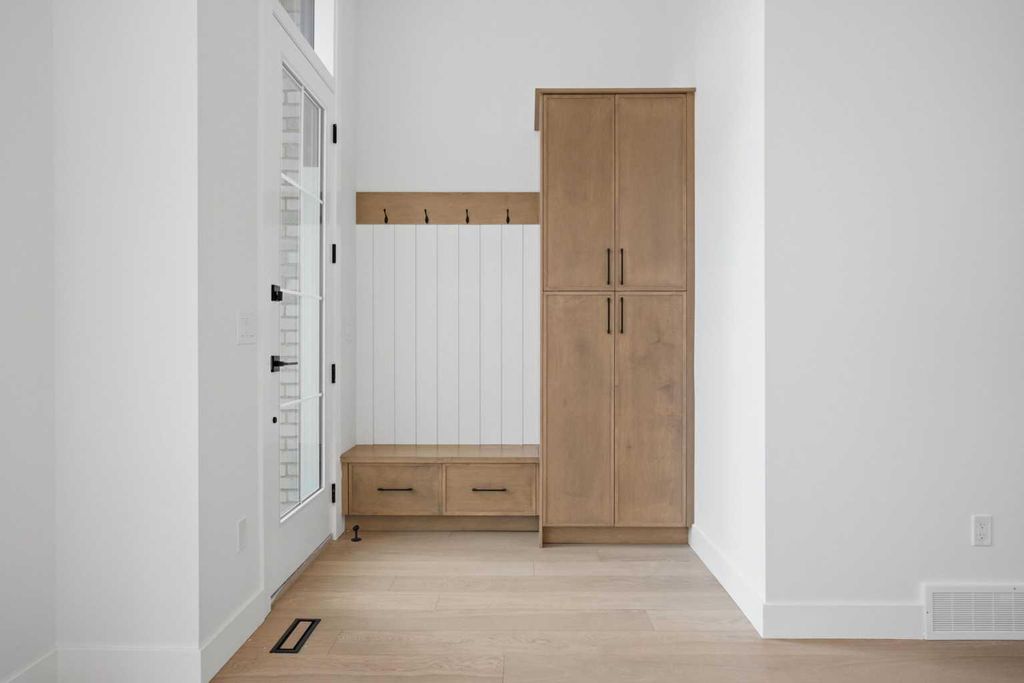 Photo of 806 23 Avenue SE, Calgary, AB T2G 1N8 (MLS # A2292359)