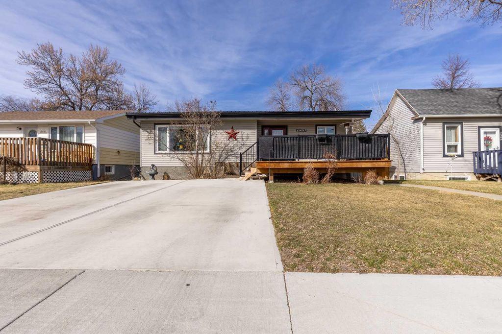 Photo of 1907 7A Avenue N, Lethbridge, AB T1H 0Z8 (MLS # A2292410)